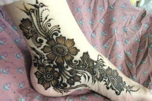 Pakistani Mehndi Designs (Henna) Henna Design on Feet 300x199 Pakistani Mehndi Designs (Henna)