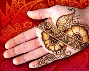 Pakistani Mehndi Designs (Henna) Simple Eid Henna Design on Hand 300x240 Pakistani Mehndi Designs (Henna)